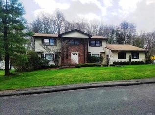 11 Rochelle Dr, New City, NY 10956