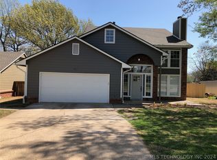 3433 Springtree Ln, Sand Springs, OK 74063