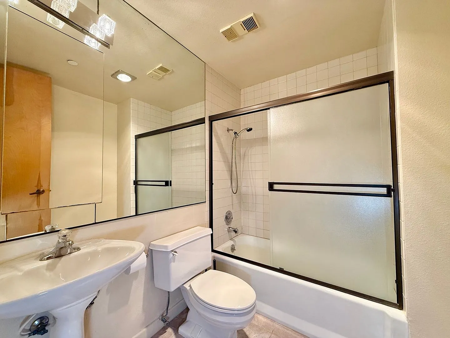 2 bed, 2.0 bath, 968 sqft, $2,700 — Photo 4