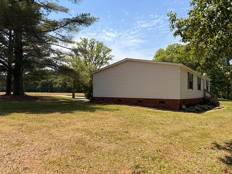 410 Thornburg Rd — Photo 4
