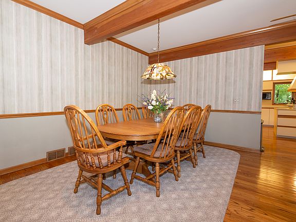 3rd image of 14 Meadowood Dr