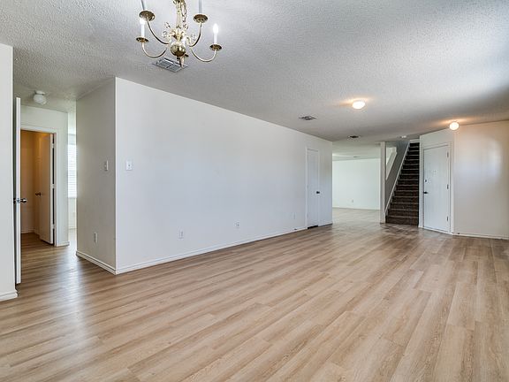 4th image of 3468 Post Oak Dr