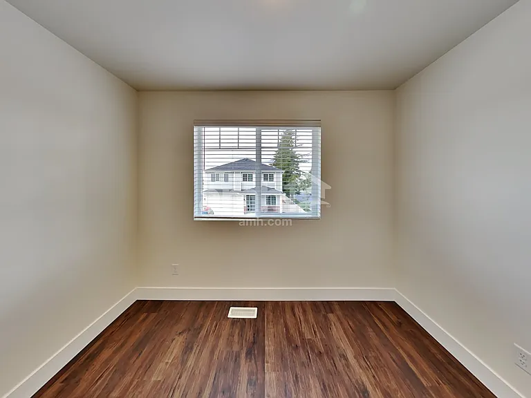 685 Dudley St — Photo 15