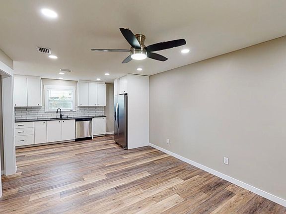 3rd image of 3207 N 6th Ave
