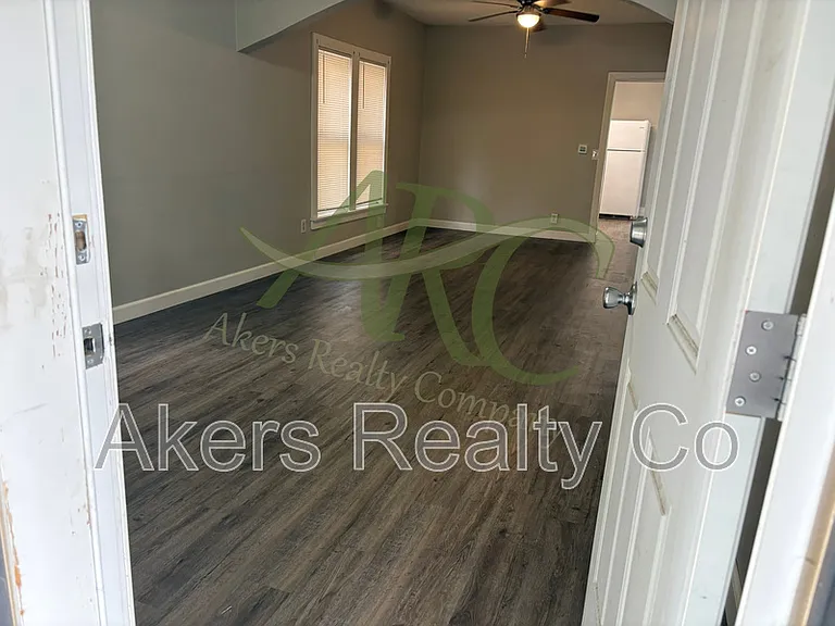 1610 W 18th St — Photo 2