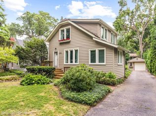 2195 Pontiac Dr, Sylvan Lake, MI 48320