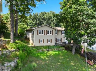 978 Ridge Ct, Chelsea, MI 48118