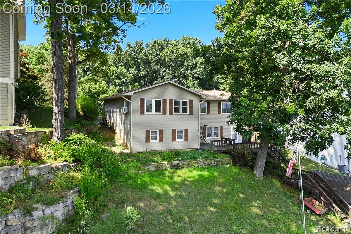 978 Ridge Ct photo 1
