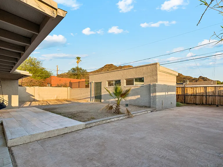 1439 E Hatcher Rd #1 — Photo 17