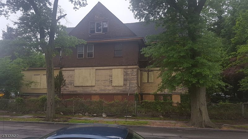 1st image of 38 Carlton St