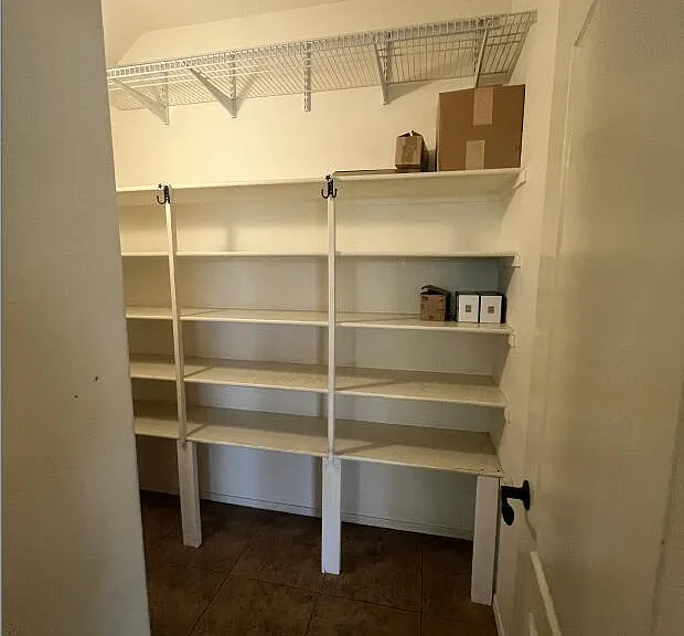 576 E Julian Dr — Photo 13