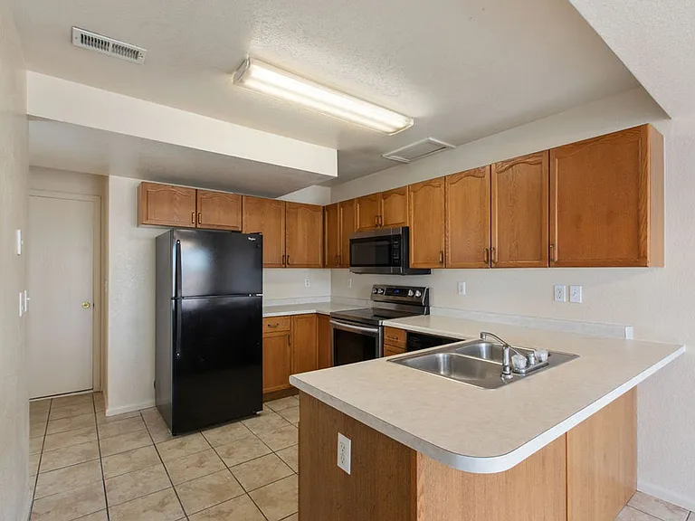 432 Sundance Cir N — Photo 8