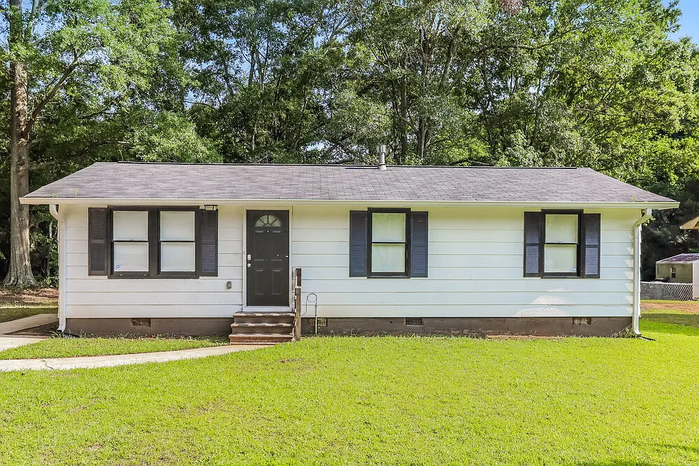 3 bed, 1.0 bath, 984 sqft, $1,900 — Photo 1