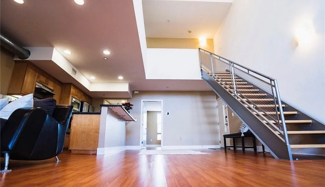 Building Photo - 518 S Brea Blvd