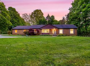 750 E Buno Rd, Milford, MI 48381