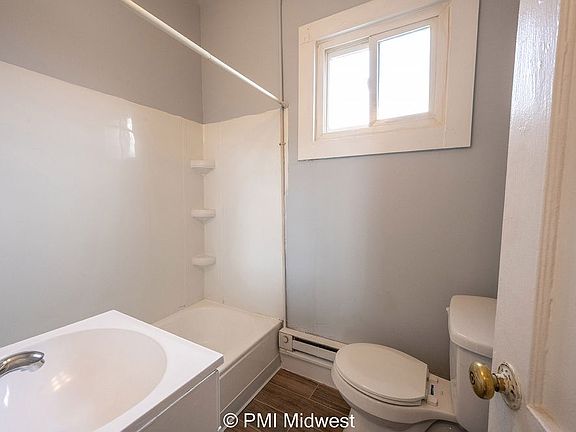4th image of 1531 E Talbott St #13