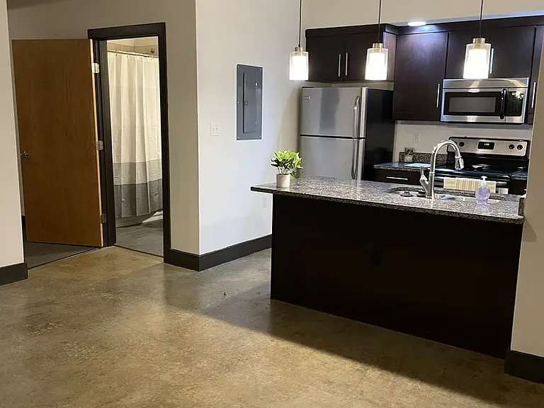 Atrium on Broad Apartments — Photo 28