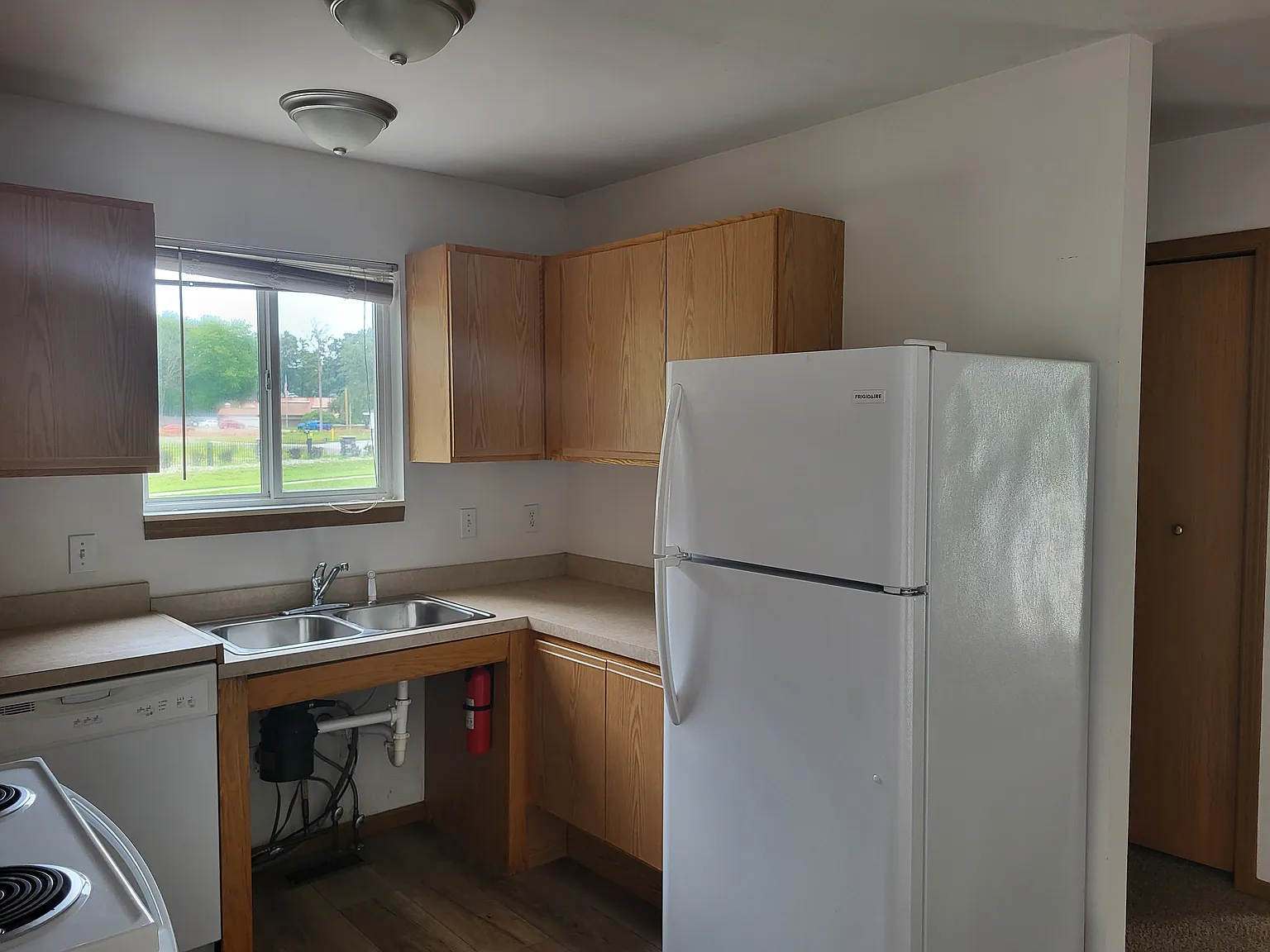 PKP 4915 Universal Dr — Photo 4
