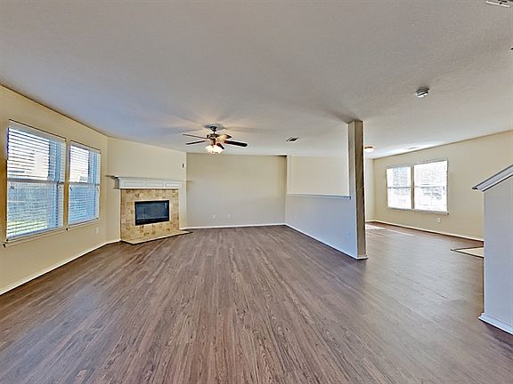 3rd image of 14725 Forest Hollow Dr