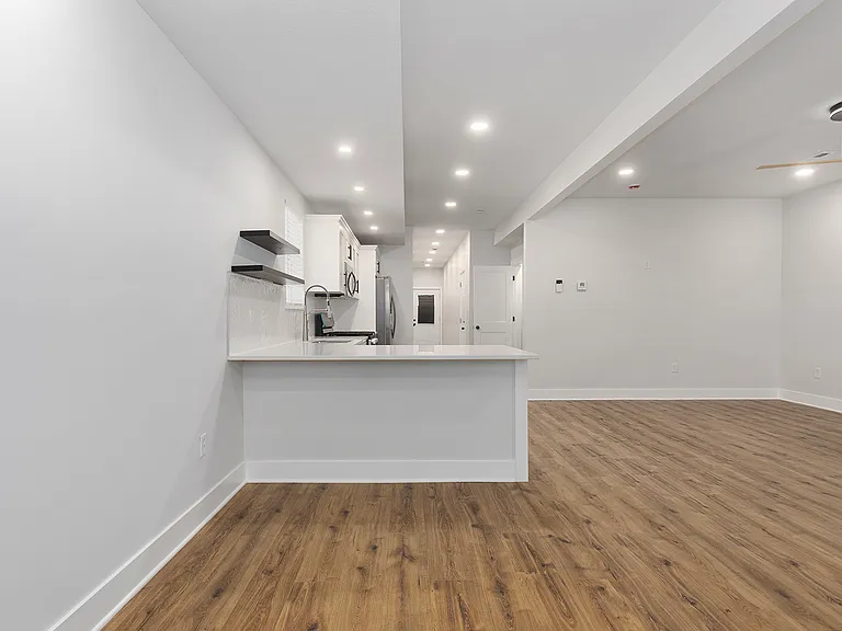 2027 Agnes Ave — Photo 5
