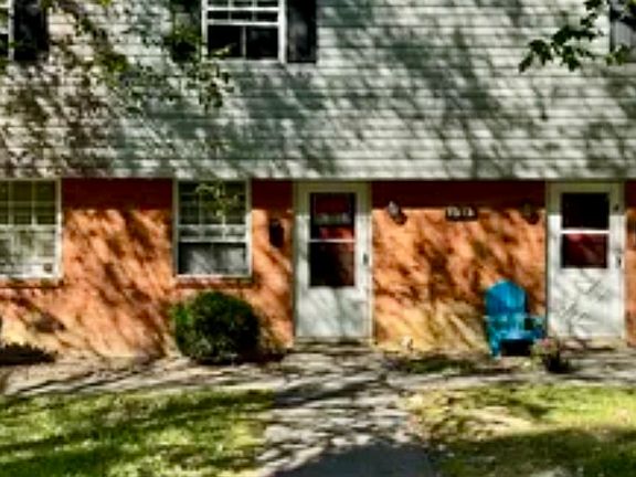 2nd image of 1325 Jefferson Ave #12