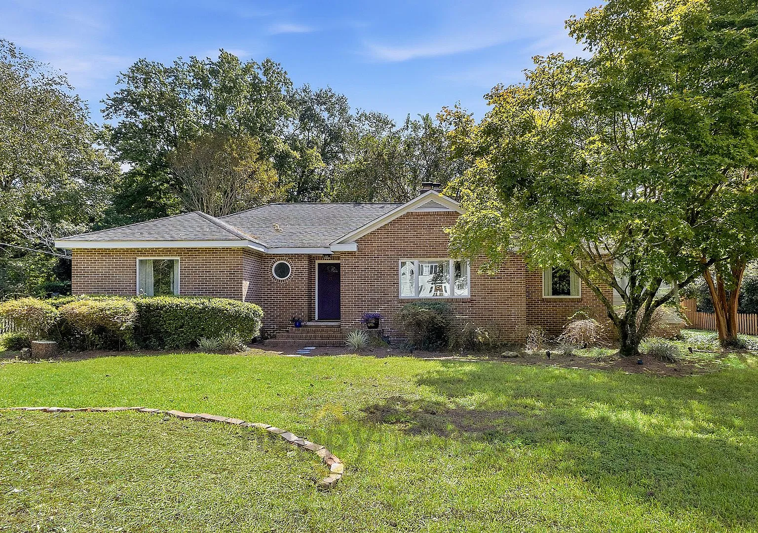 3 Bedroom 2 Bathroom in Summerville — Photo 1