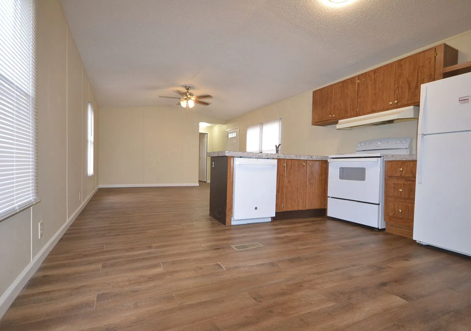 B05 Trailer Rental in Lake Meadows — Photo 3