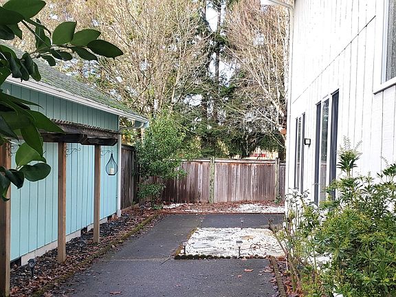 5th image of 4674 Barrington Ln SE
