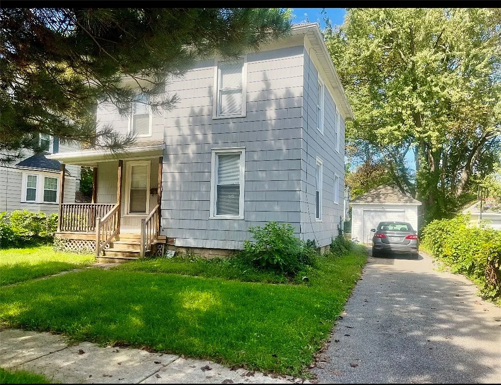 3 bed, 1.0 bath, 1328 sqft, $1,850 — Photo 2