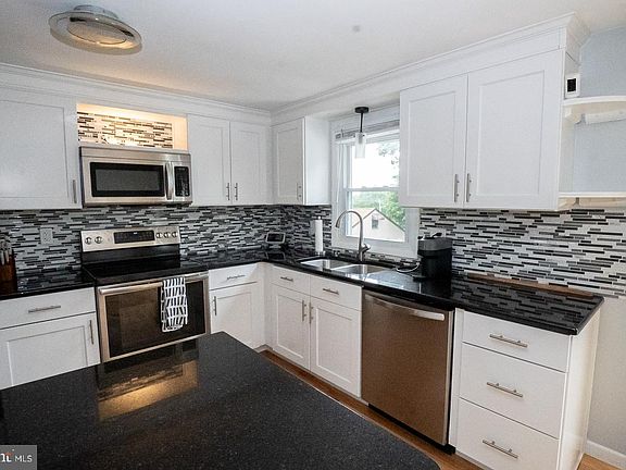 5th image of 443 Silver Brook Dr