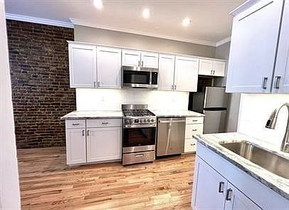 4th image of 60 N Margin St