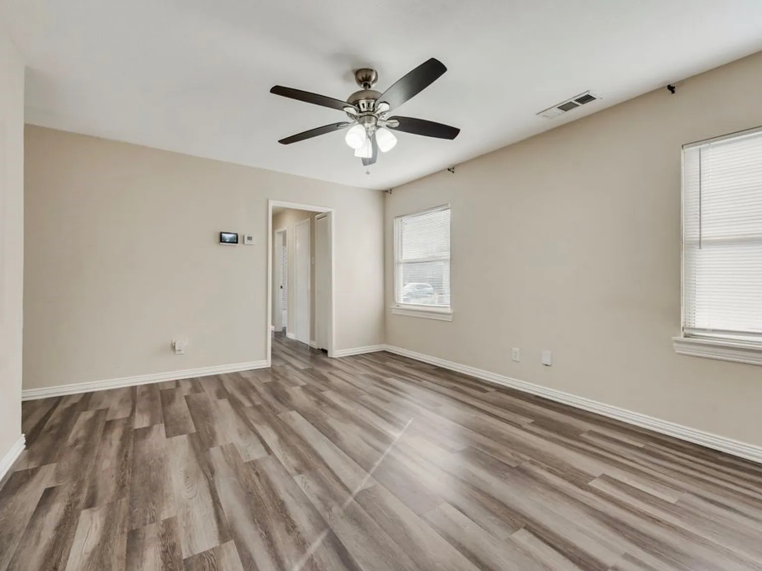 2 bed, 1100 sqft, $1,425 — Photo 3