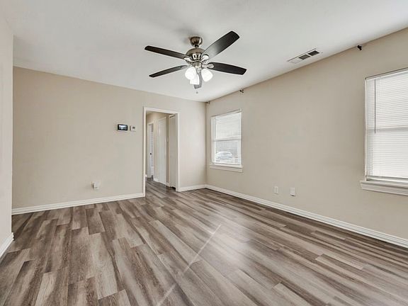3rd image of 320 Dawson Cir