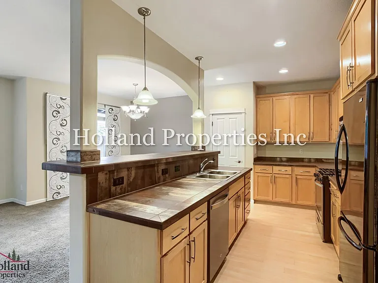 4949 SW 141st Ave — Photo 10