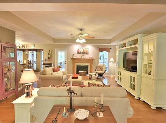 4th image of 5440 Barber Ln