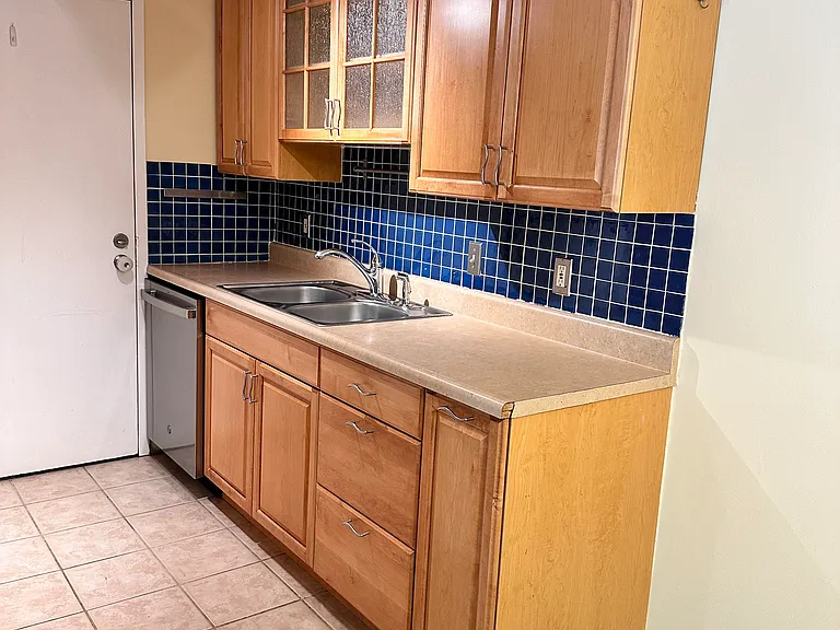 10 Village Hill Ln #7 — Photo 8