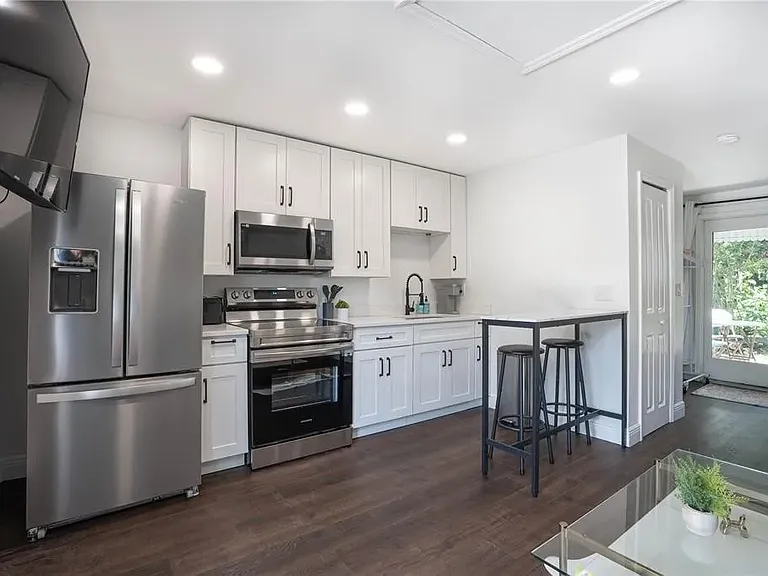 2410 Center Ave #2 — Photo 2
