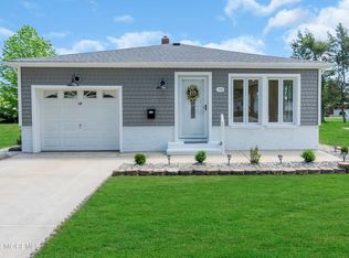 10 Roseau Ct, Toms River, NJ 08757
