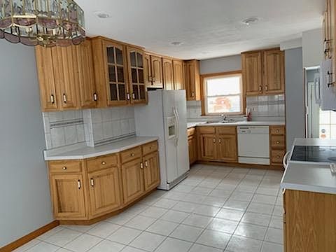 5th image of 229 Francis St