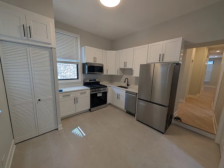 916 N Noble St #2F — Photo 4