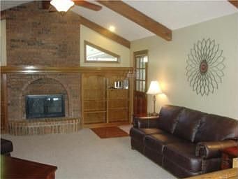 4th image of 1100 NW Heatherwood Dr