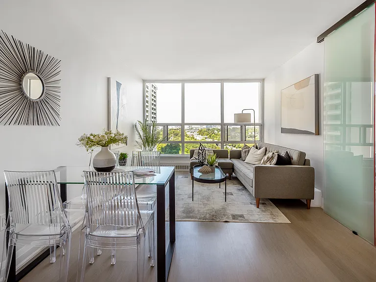 377 Ridelle Ave — Photo 16