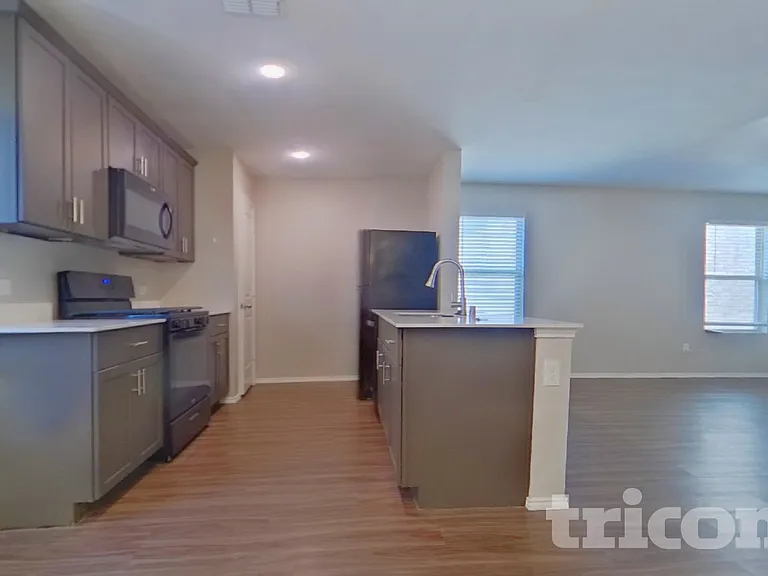 405 Falling Star Dr — Photo 6