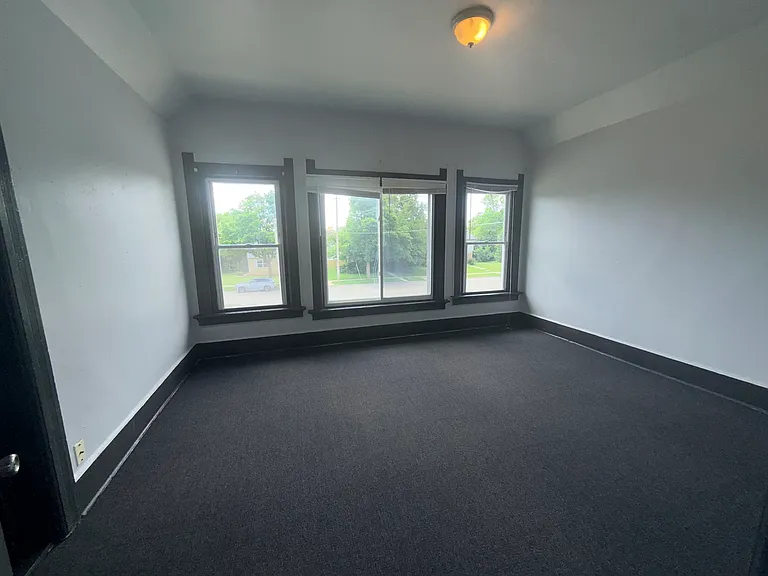 1516 W Highland Ave — Photo 12