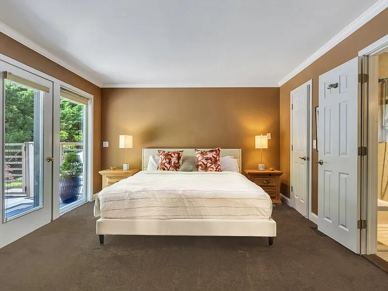 39 Montauk Ave — Photo 22