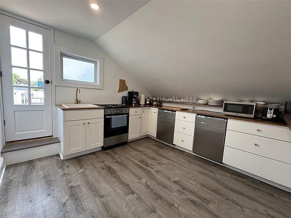 4th image of 8 Barney St #3