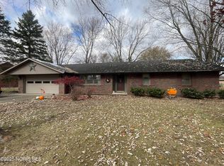 113 Sycamore Ln, Bryan, OH 43506