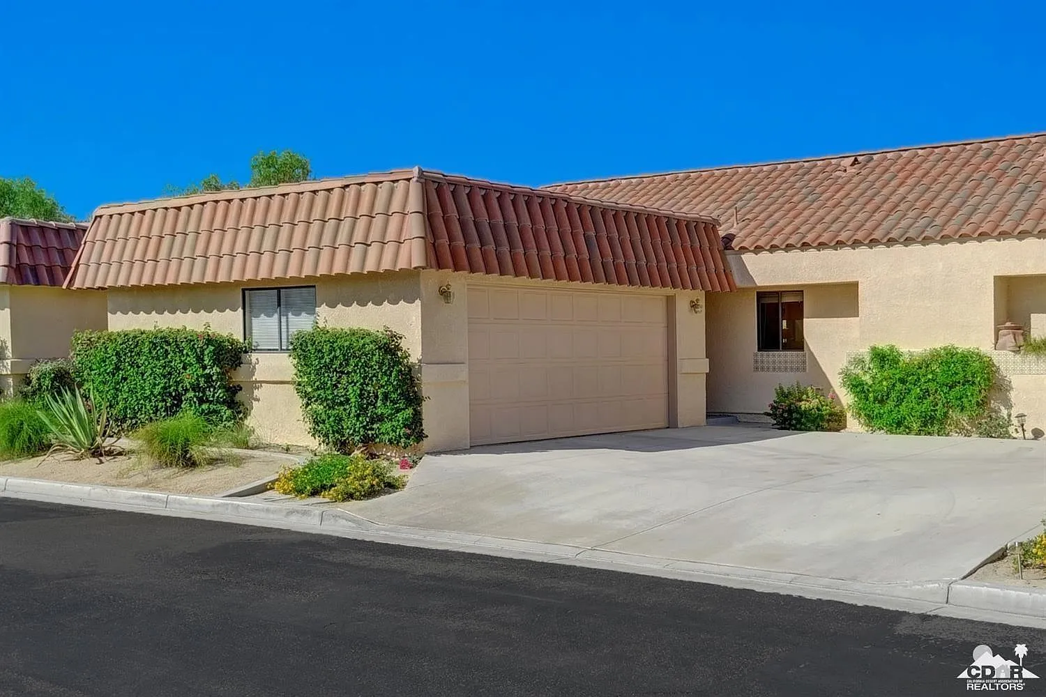 2 bed, 938 sqft, $2,500 — Photo 1