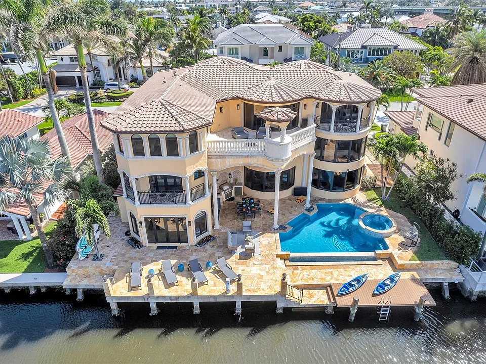 1011 Rhodes Villa Ave