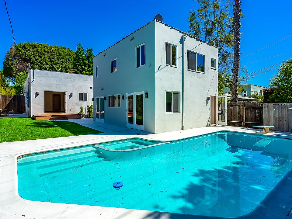 1st image of 917 N La Jolla Ave